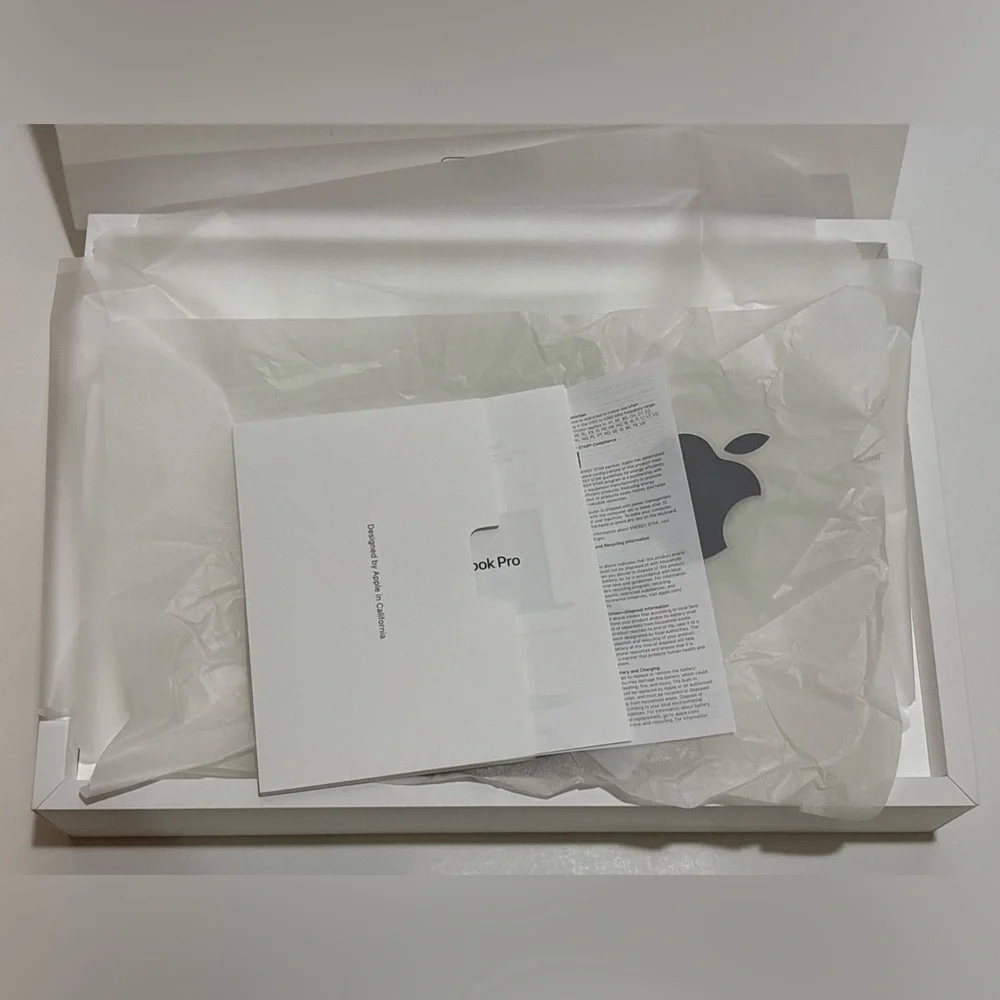 Apple MacBook Pro 13 inch Laptop box EMPTY A2338